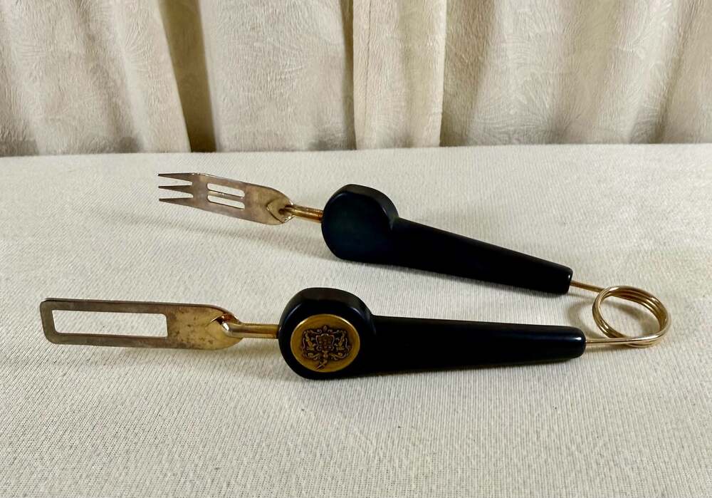 Vintage Gold/silver Toned Black Liquorice Bakelite Handle "coat OF Arms"